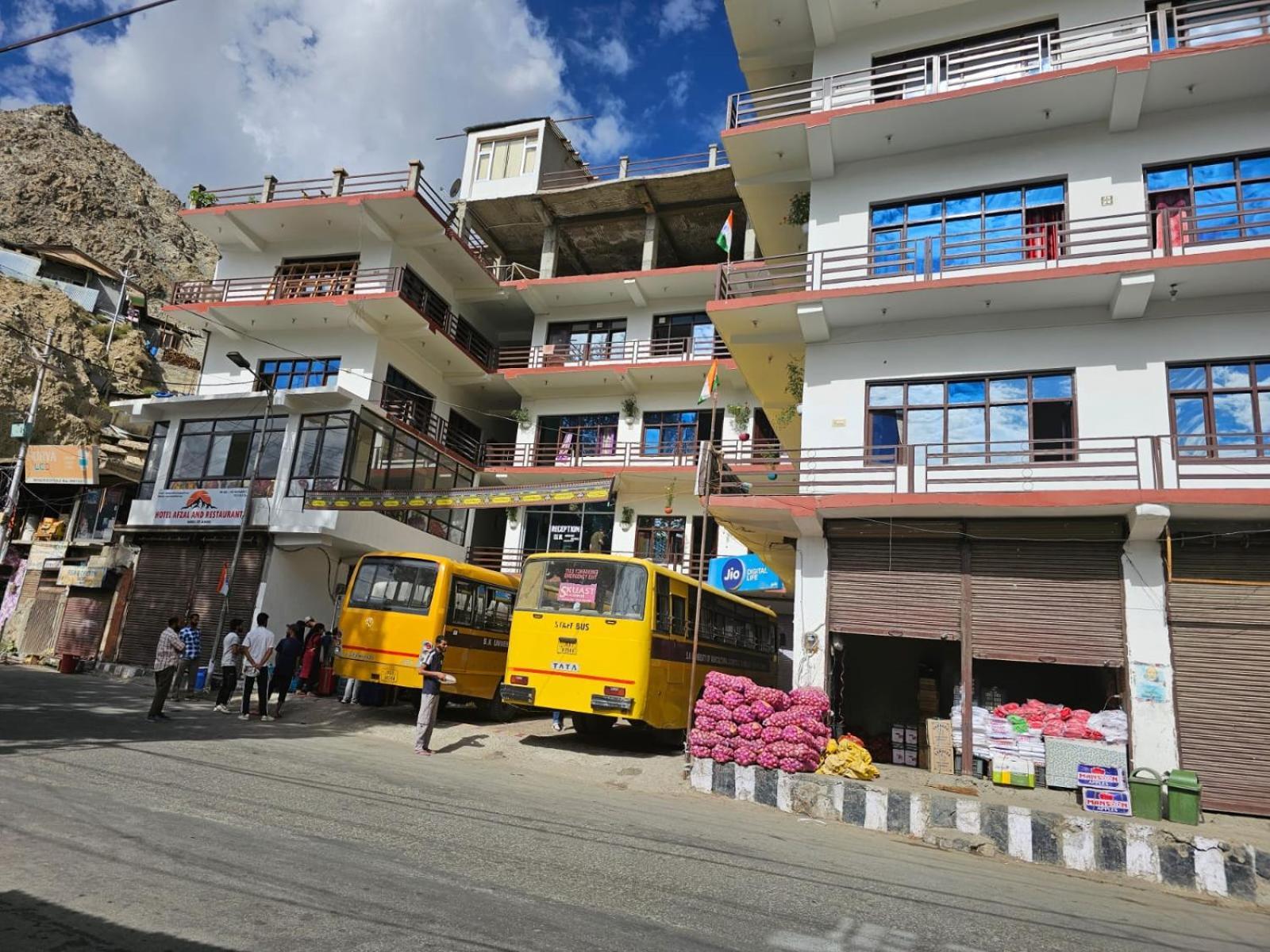 Hotel Afzal And Restaurant Kargil Exterior photo